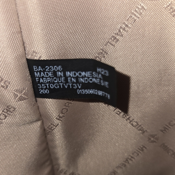 Michael Kors Large Jet Set Tote Bag - Picture 10 of 12